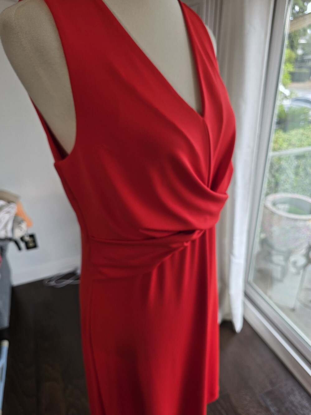 Ann Taylor Sleeveless Red V-Neck Twist Waist Dress - Picture 3 of 8